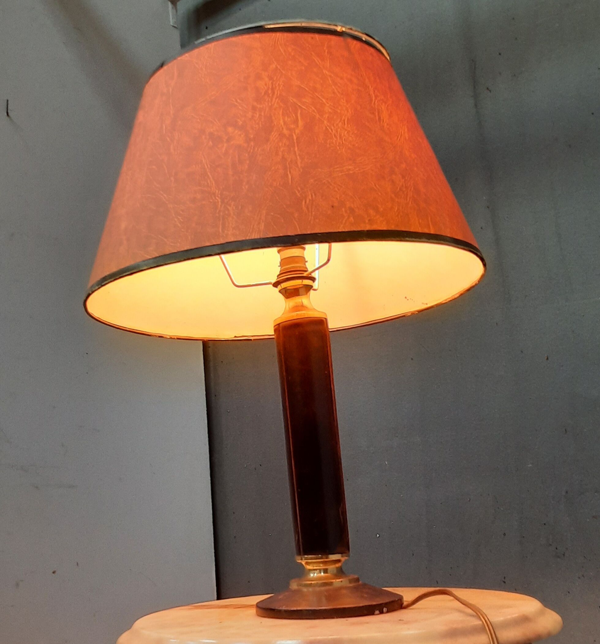 Lampe de burreau gainée cuir
