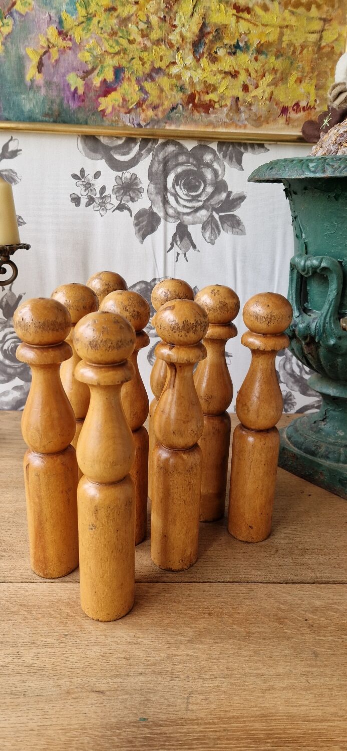 Games of 9 wooden skittles and 2 balls