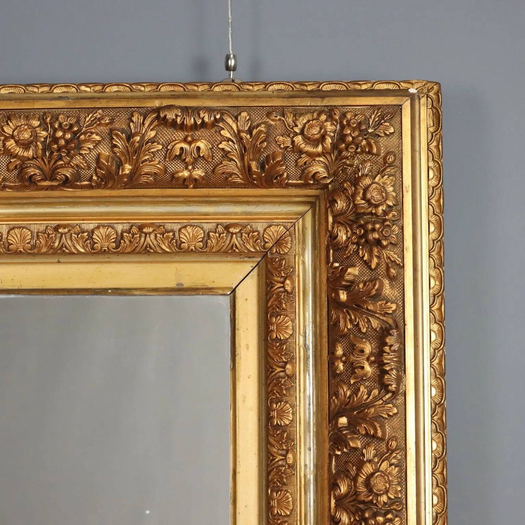 Miroir ancien en bois sculpté et doré, Italie, XIXe siècle