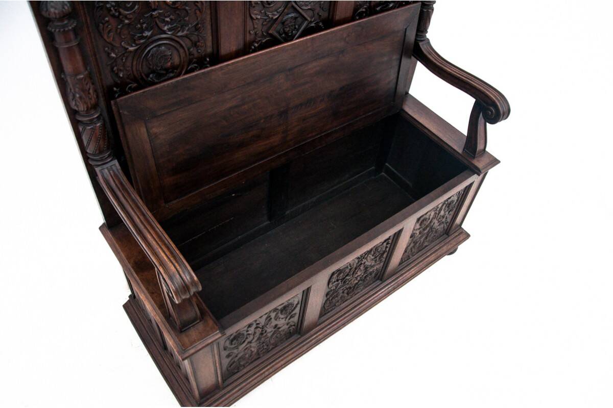 Box bench, France, around 1880.