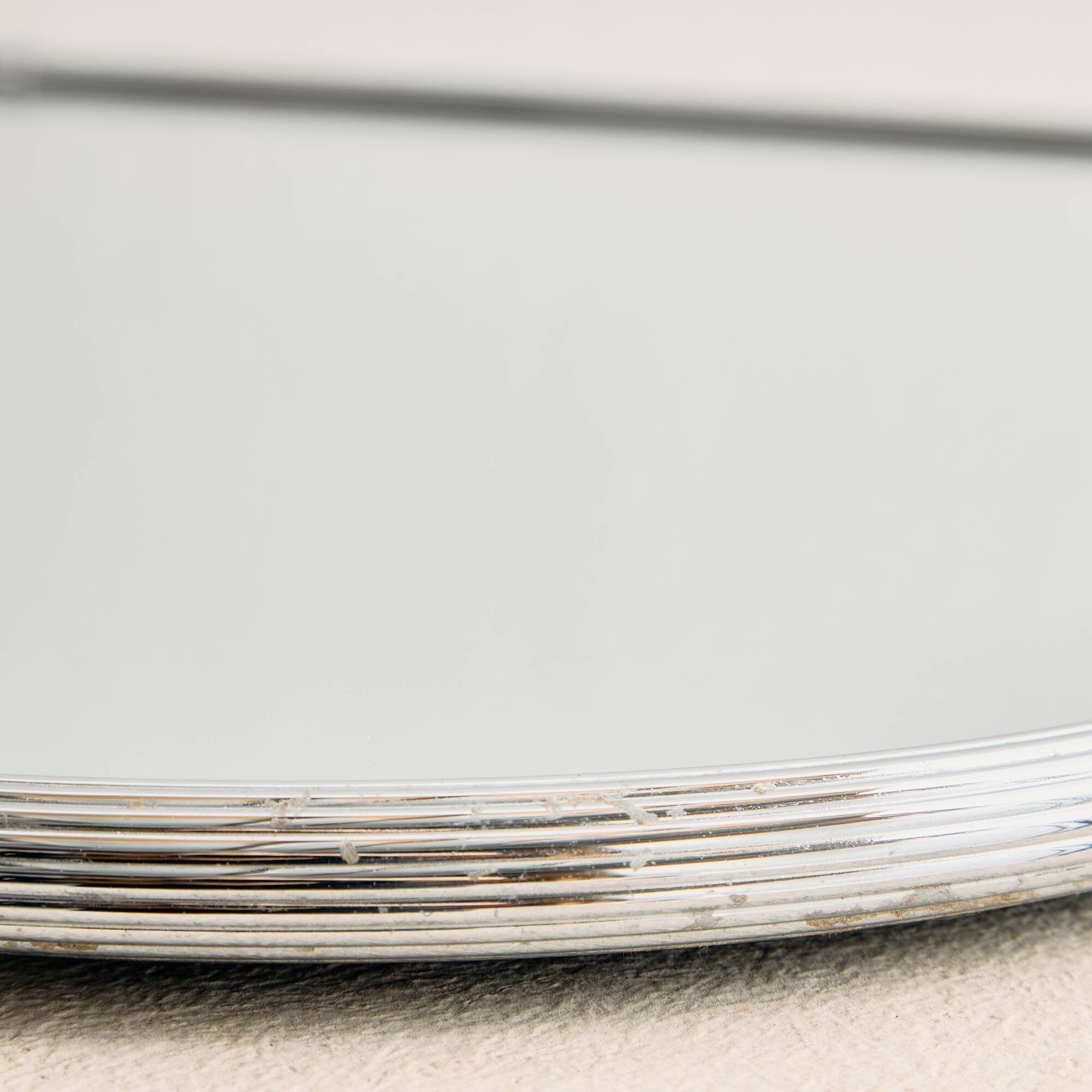 Miroir encadré de métal