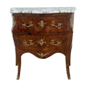 Commode galbée en marqueterie