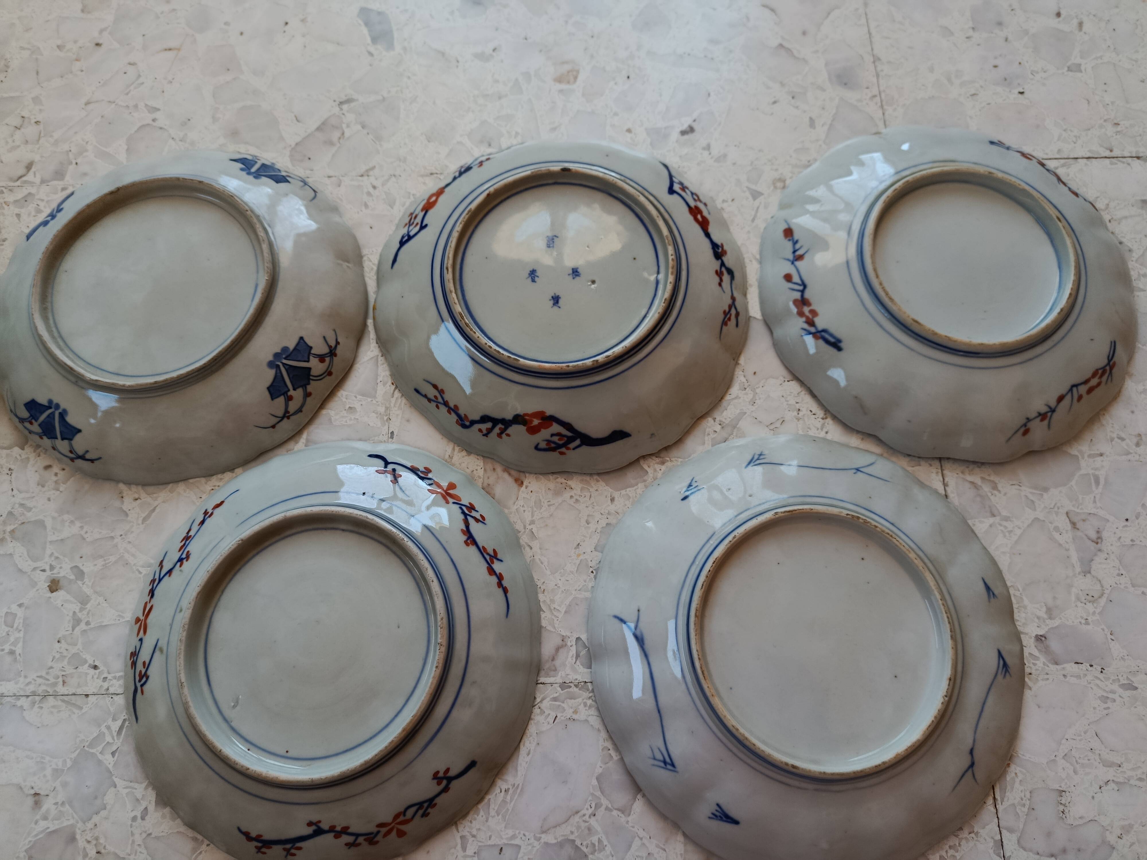 5 IMARI PLATES JAPAN 19th century scalloped floral motifs, FUKI CHOSHUN Arita