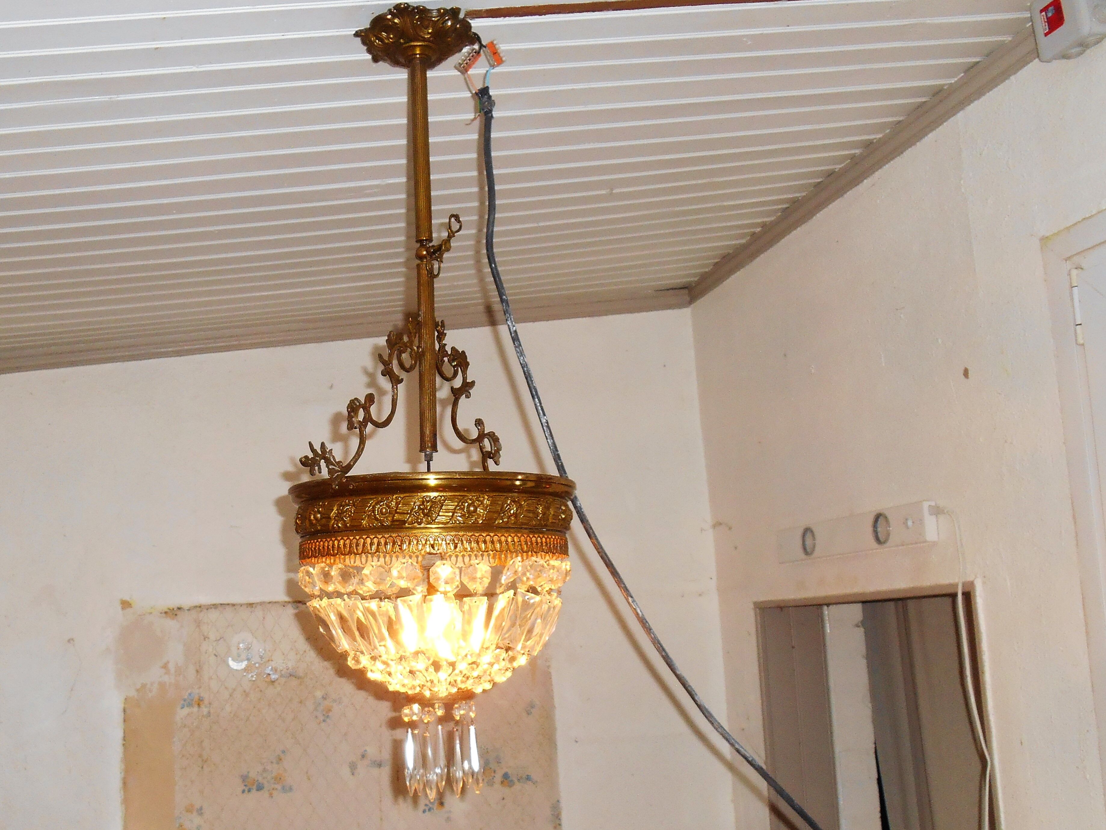Chandelier-suspension grapevines, old gas spout