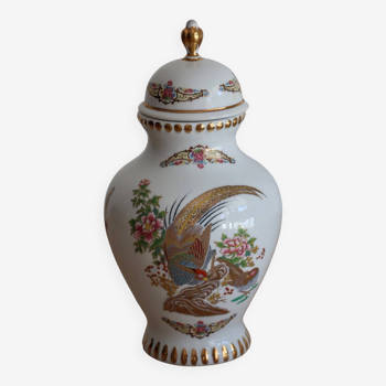 Covered pot in Spanish porcelain decorated with flowers and peacock