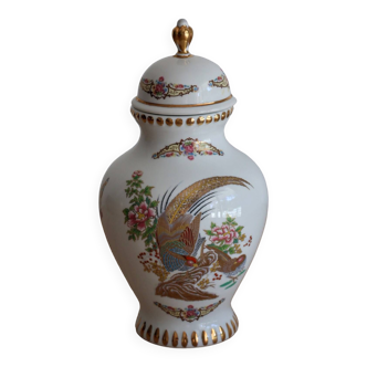 Covered pot in Spanish porcelain decorated with flowers and peacock