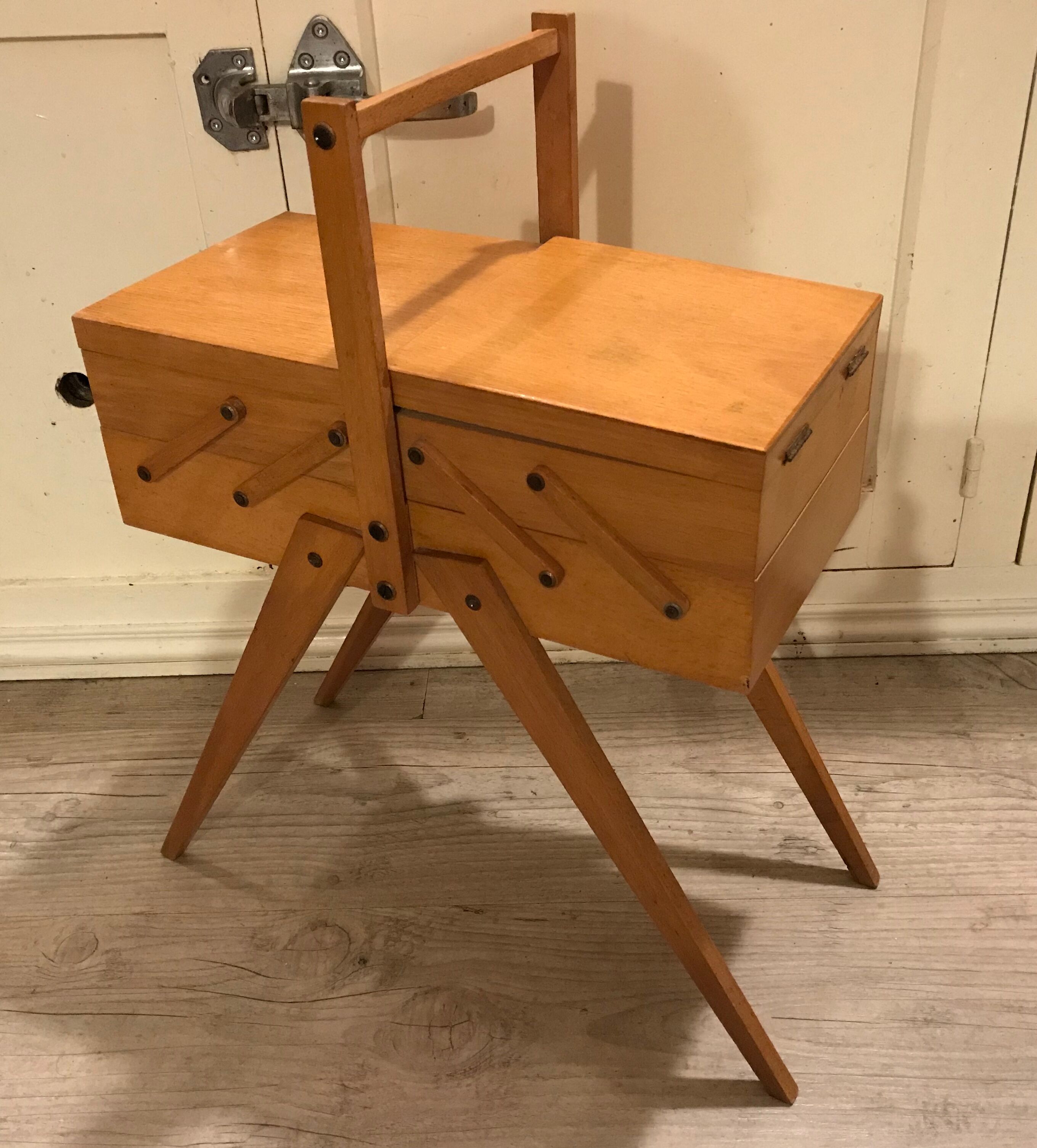 Vintage sewing box 1960 feet compass