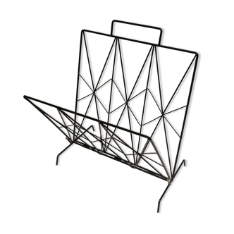 Foldable wire magazine holder