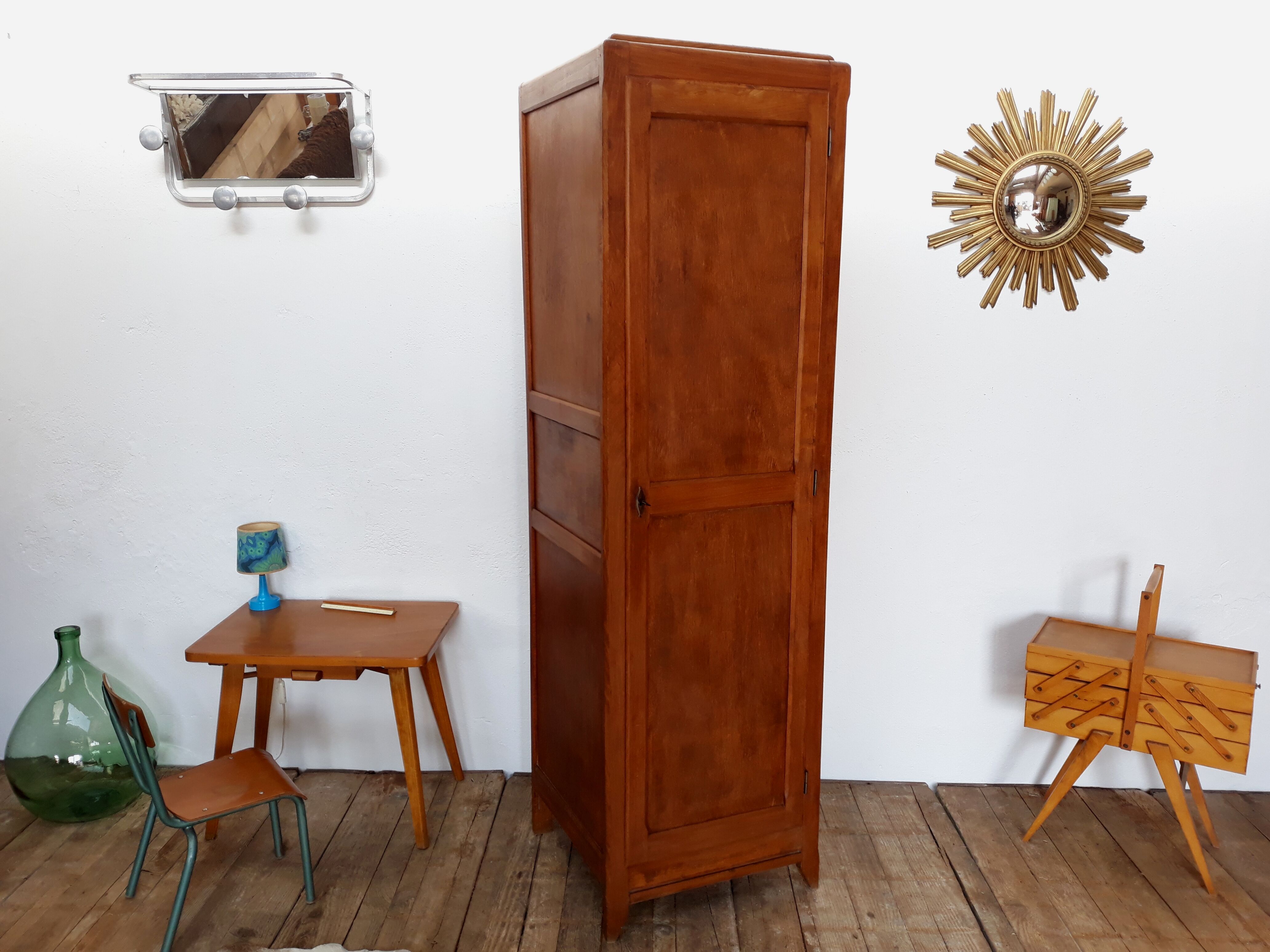 Armoire parisienne vestiaire vintage