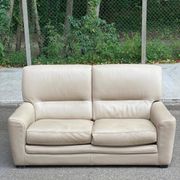 2/3-seater sofa in genuine beige leather by Roche Bobois. Very good condition, great comfort.