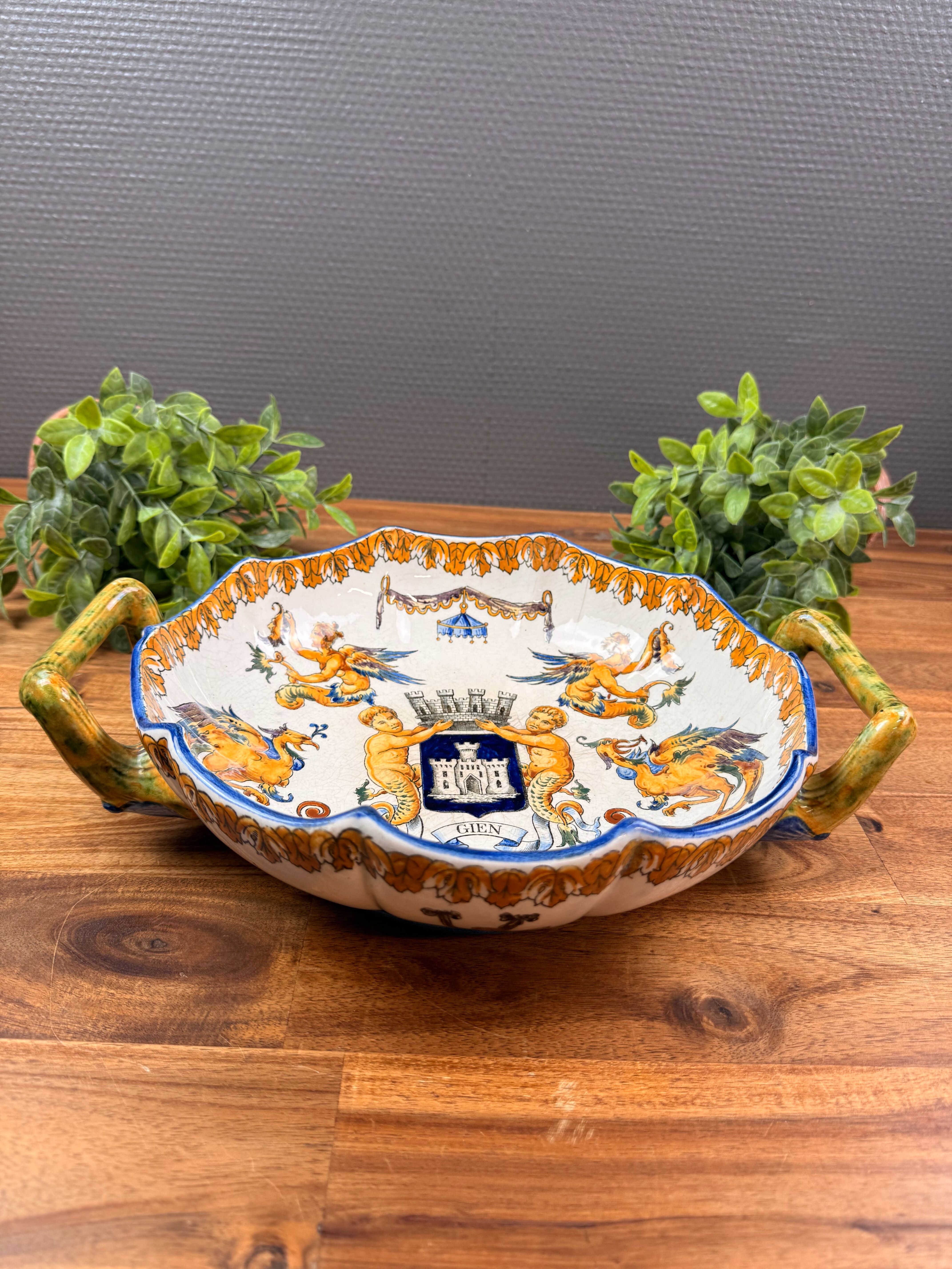 Handled coupe in Gien earthenware with heraldic and fantastic decoration.