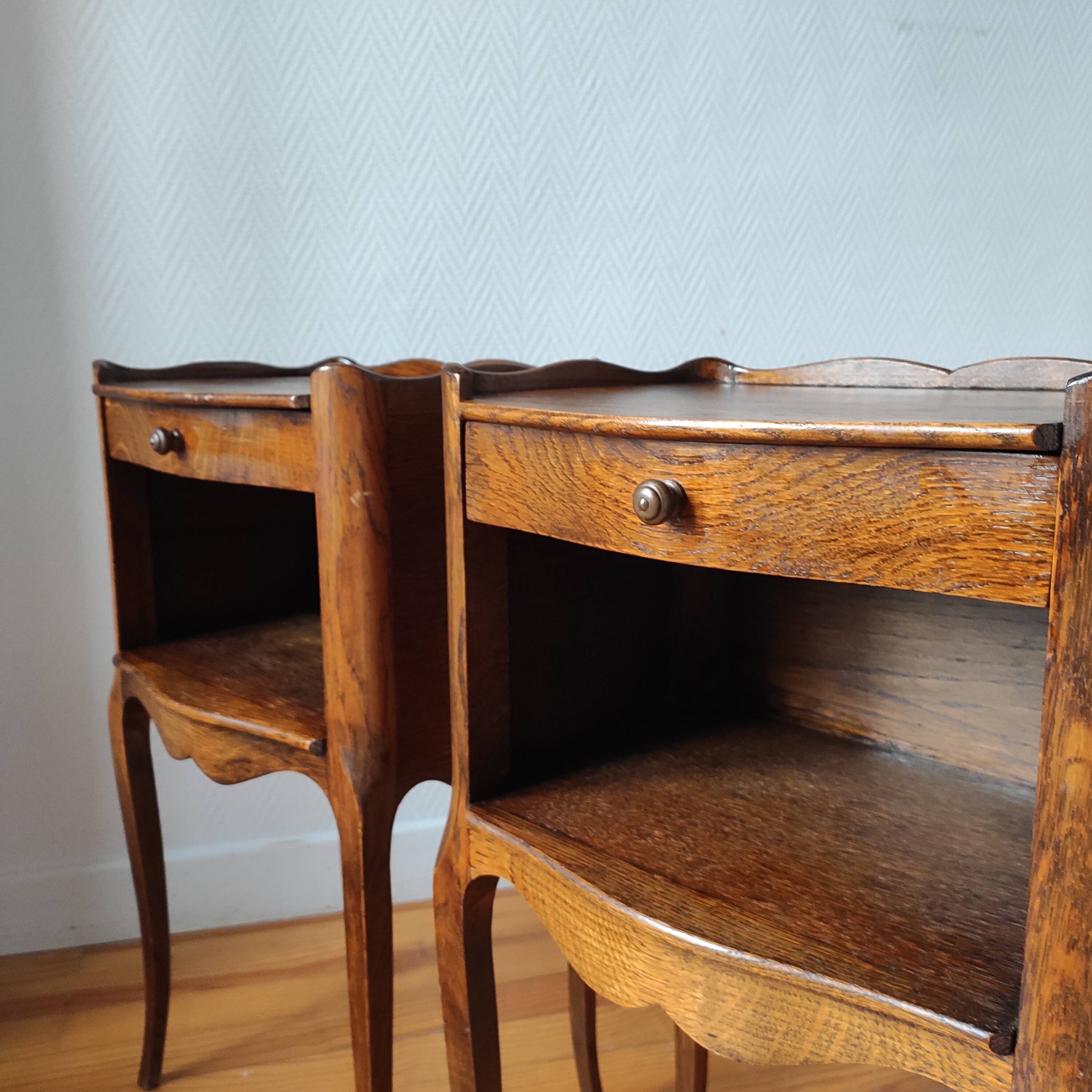 Paire de tables de chevet classique Louis xv