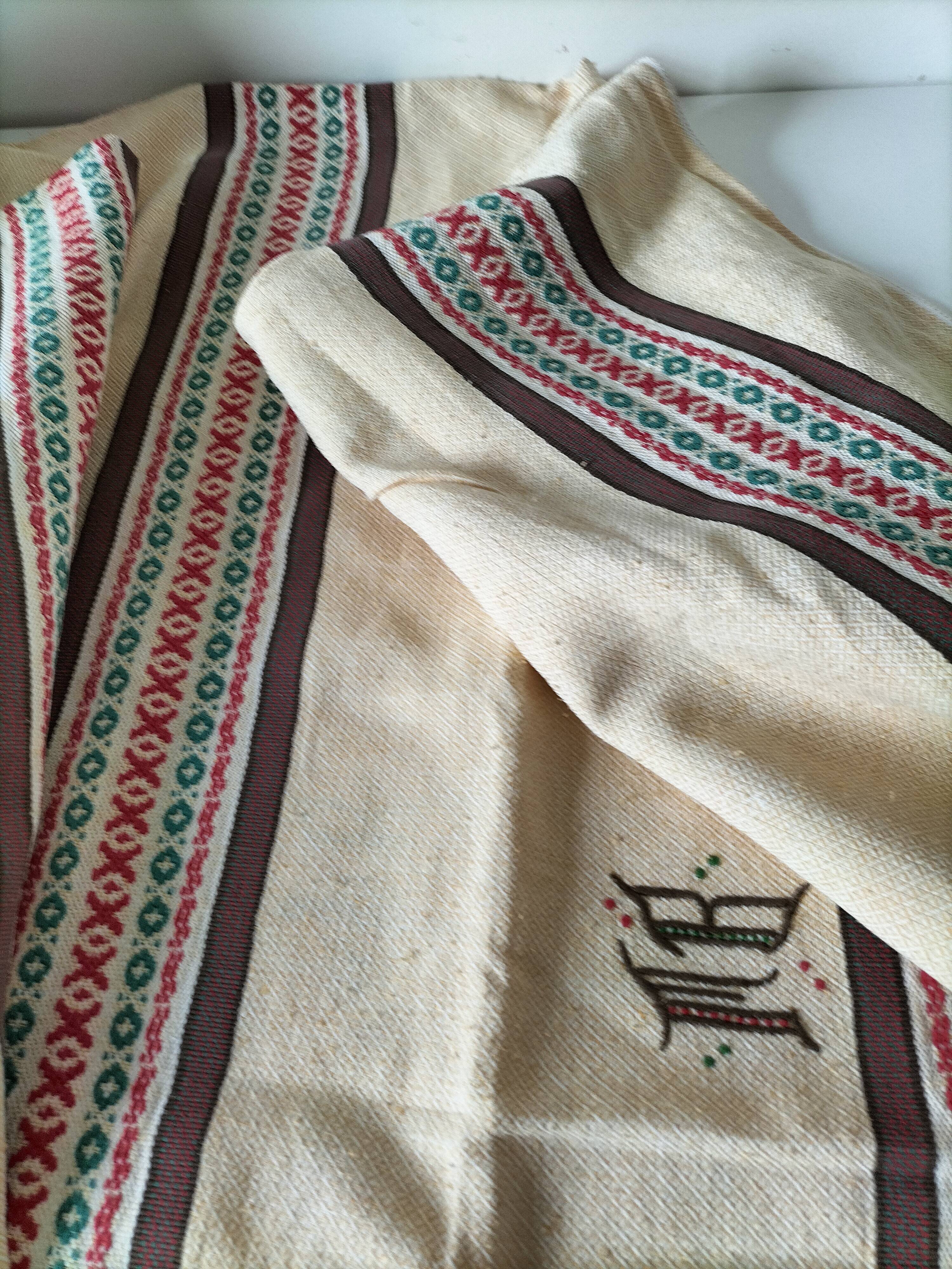 Nappe et 12 serviettes de style basque monogrammées MB