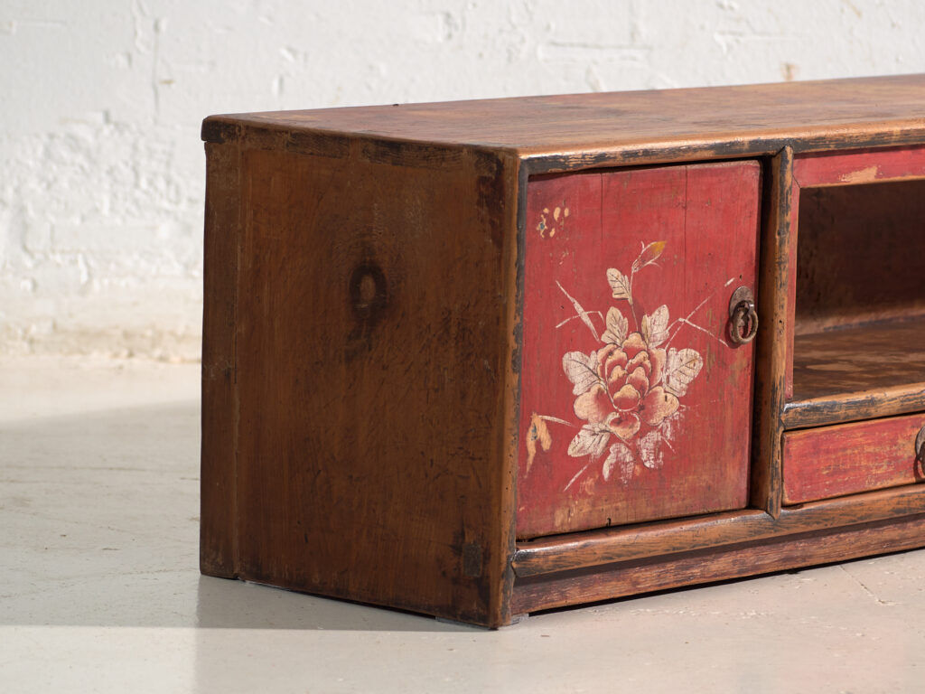 Meuble bas ancien en bois d’orme – Chine, vers 1900