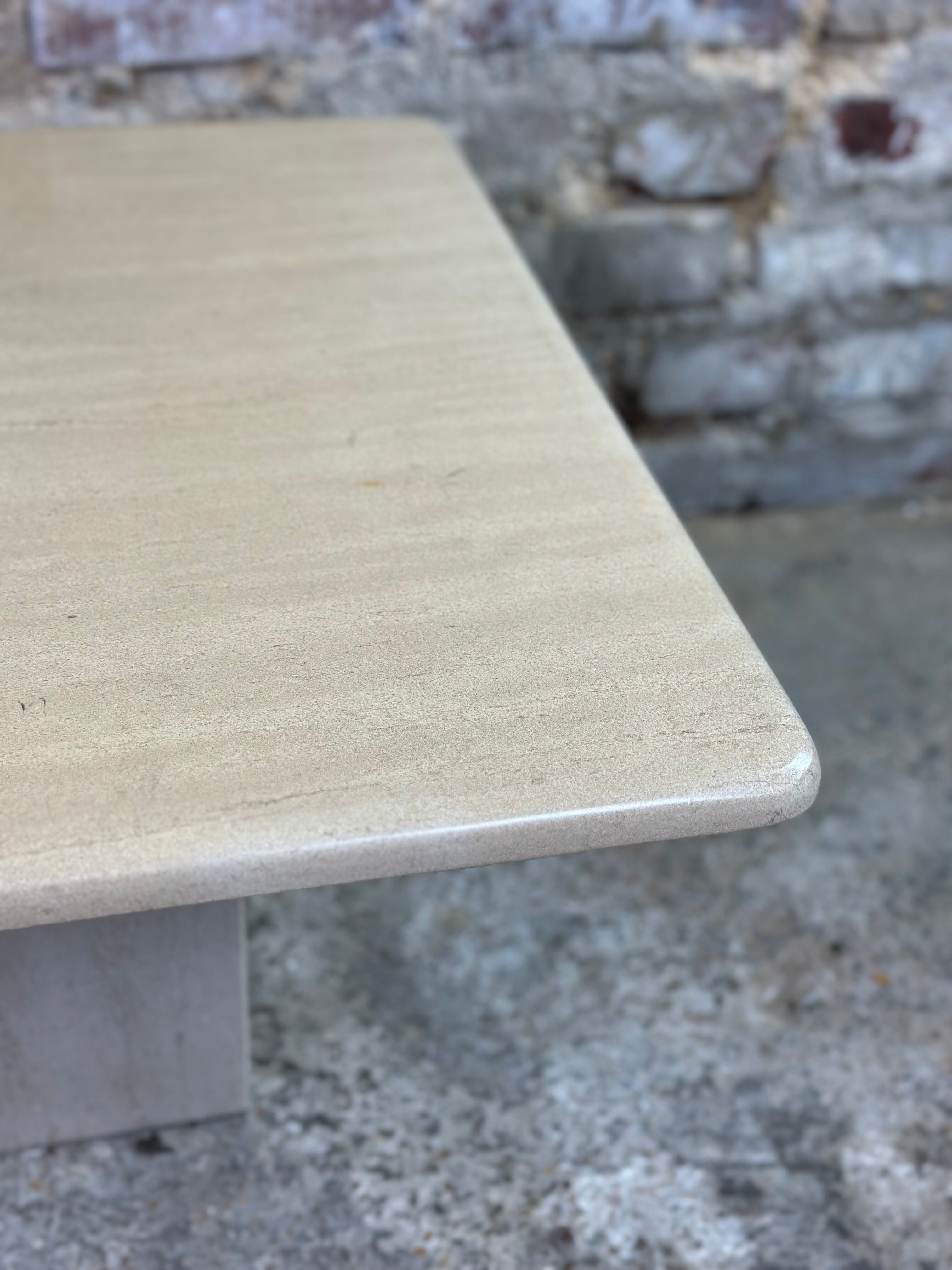 Table basse carrée vintage en travertin italie 1980