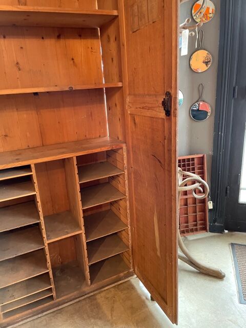 Administrative cabinet