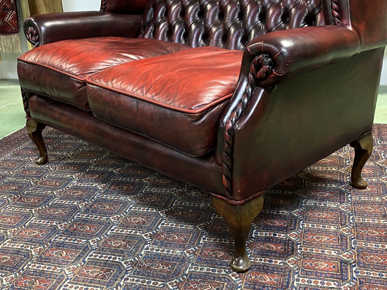 Chesterfield 2-seater leather-eared sofa from the 80s
