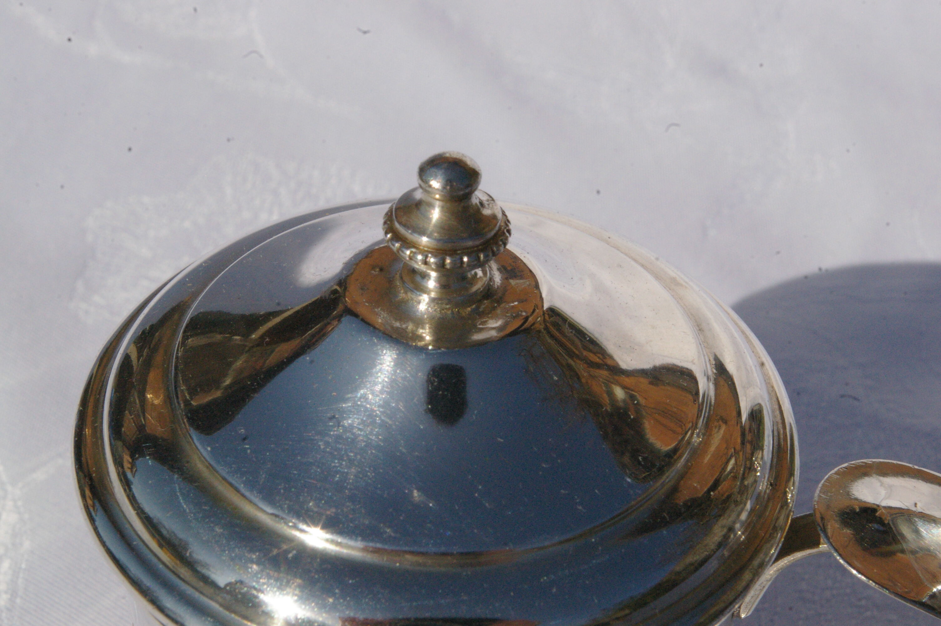 Tisher cup in silver metal and glass