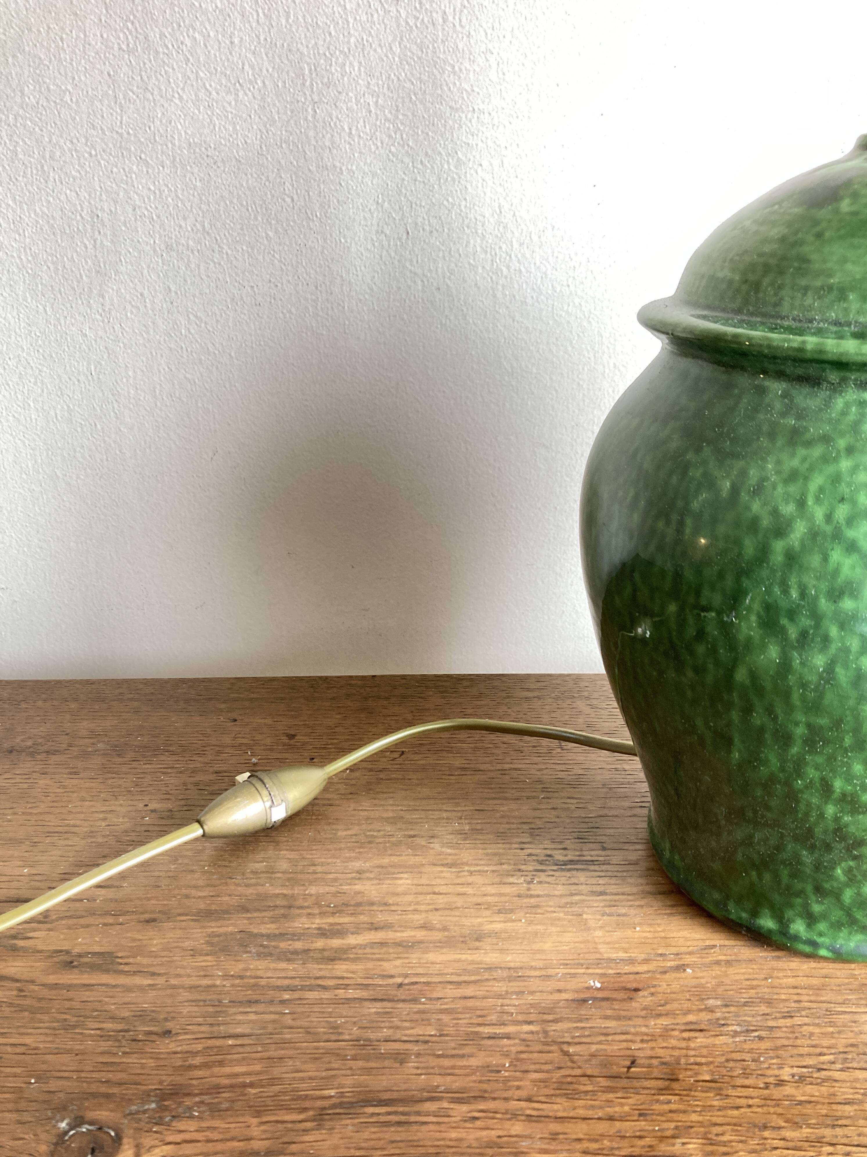 Lampe balustre en terre vernissée verte Provence 1960