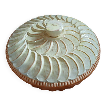 Vintage pie dish in majolica