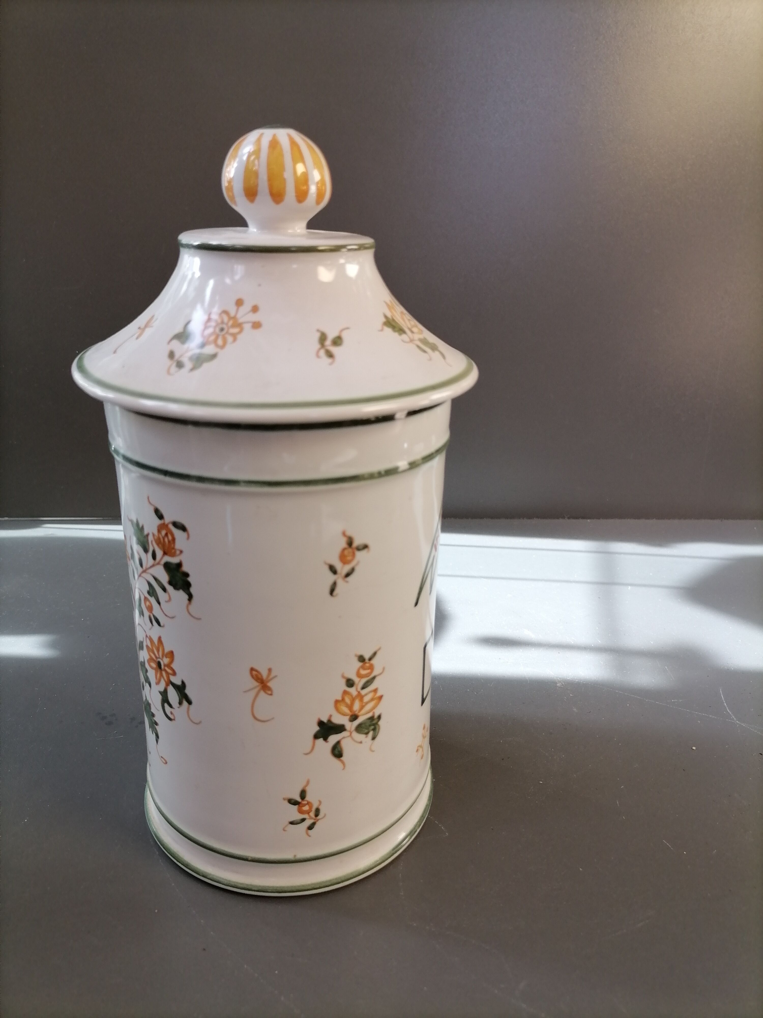 Ceramic pharmacy pot