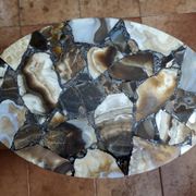 Lot de 2 guéridons en pierre d'aragonite – Pièces uniques de Madagascar
