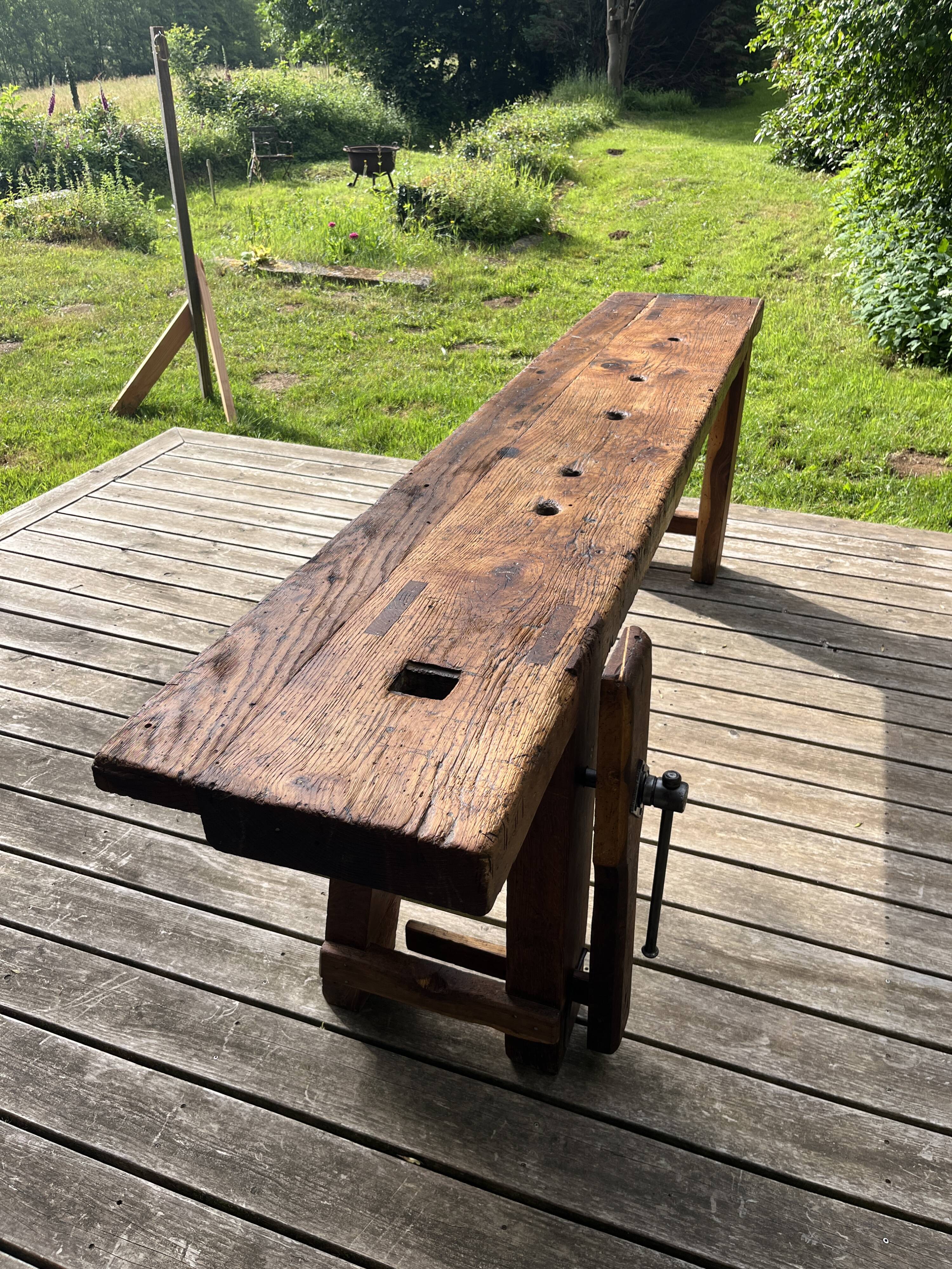 Restored antique carpenter's workbench in solid oak - 245 cm