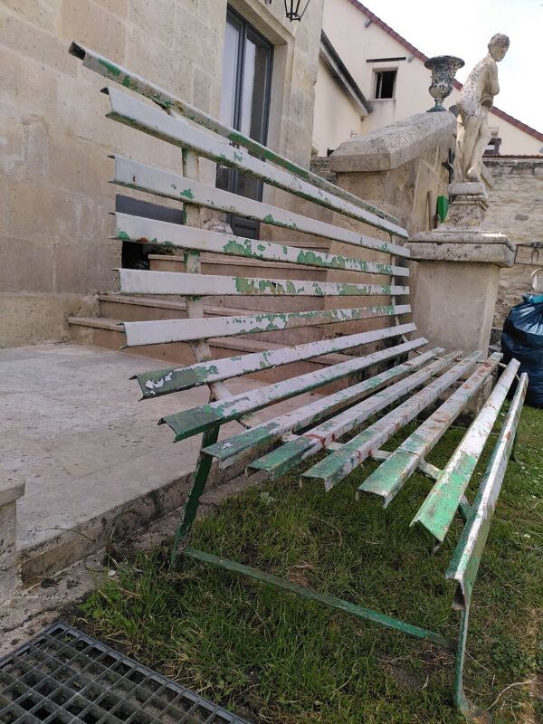 Ancien banc de jardin en métal