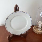 Dish on porcelain pedestal E. BOURGEOIS