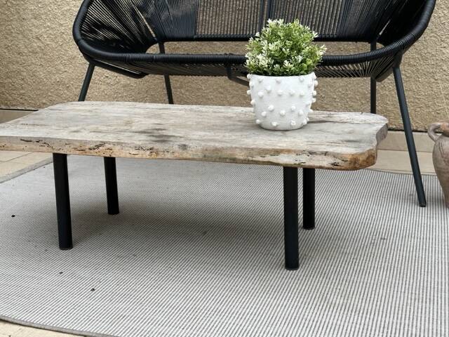 Outdoor/indoor coffee table