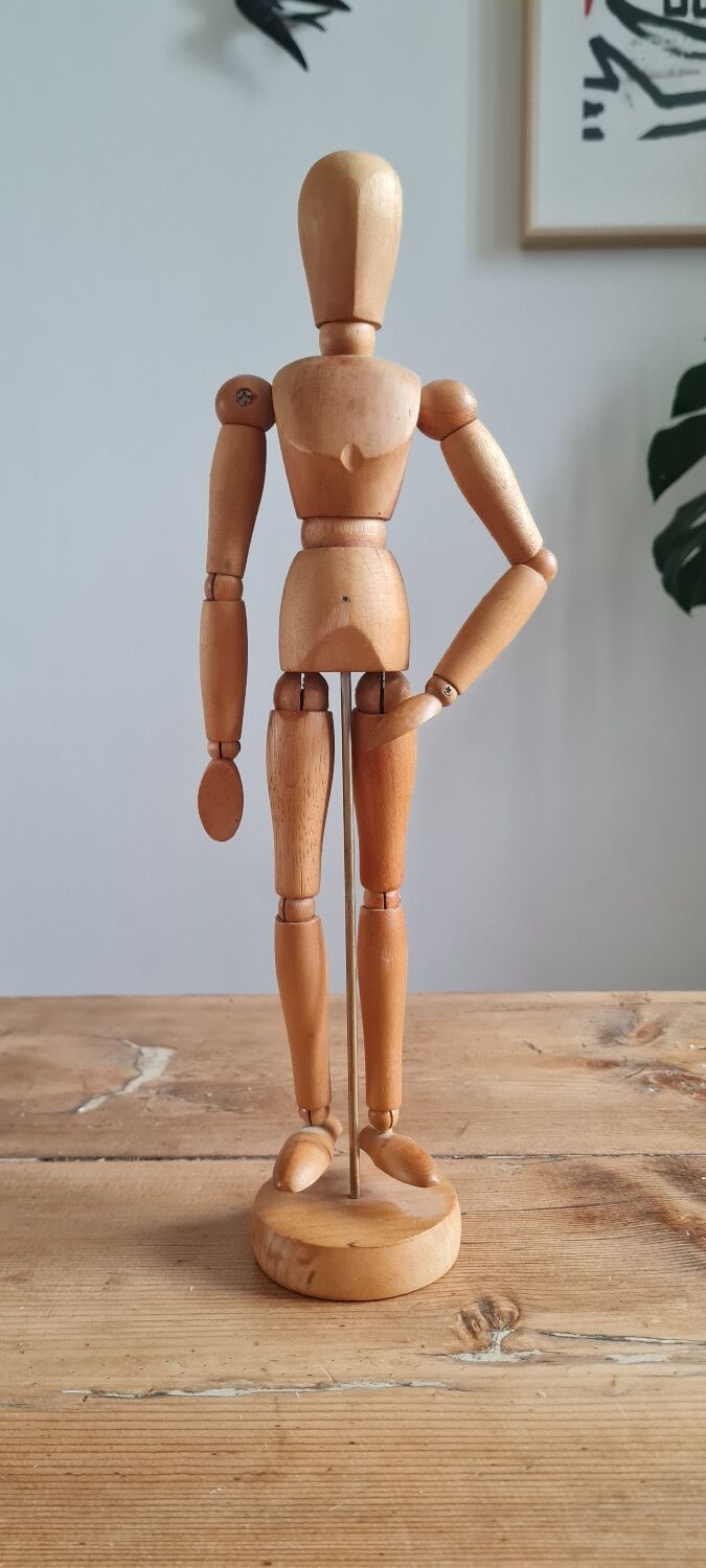 Articulated wooden mannequin