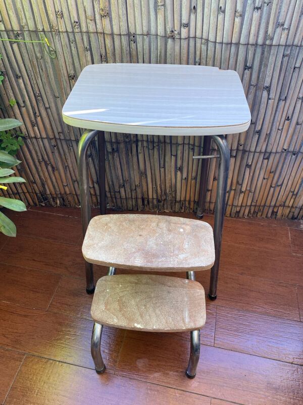 Tabouret escamotable Formica