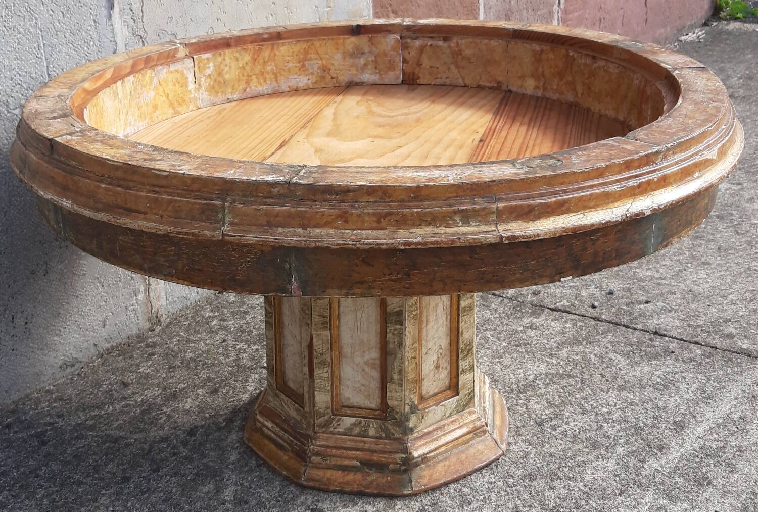 Coffee table (polychrome wood)