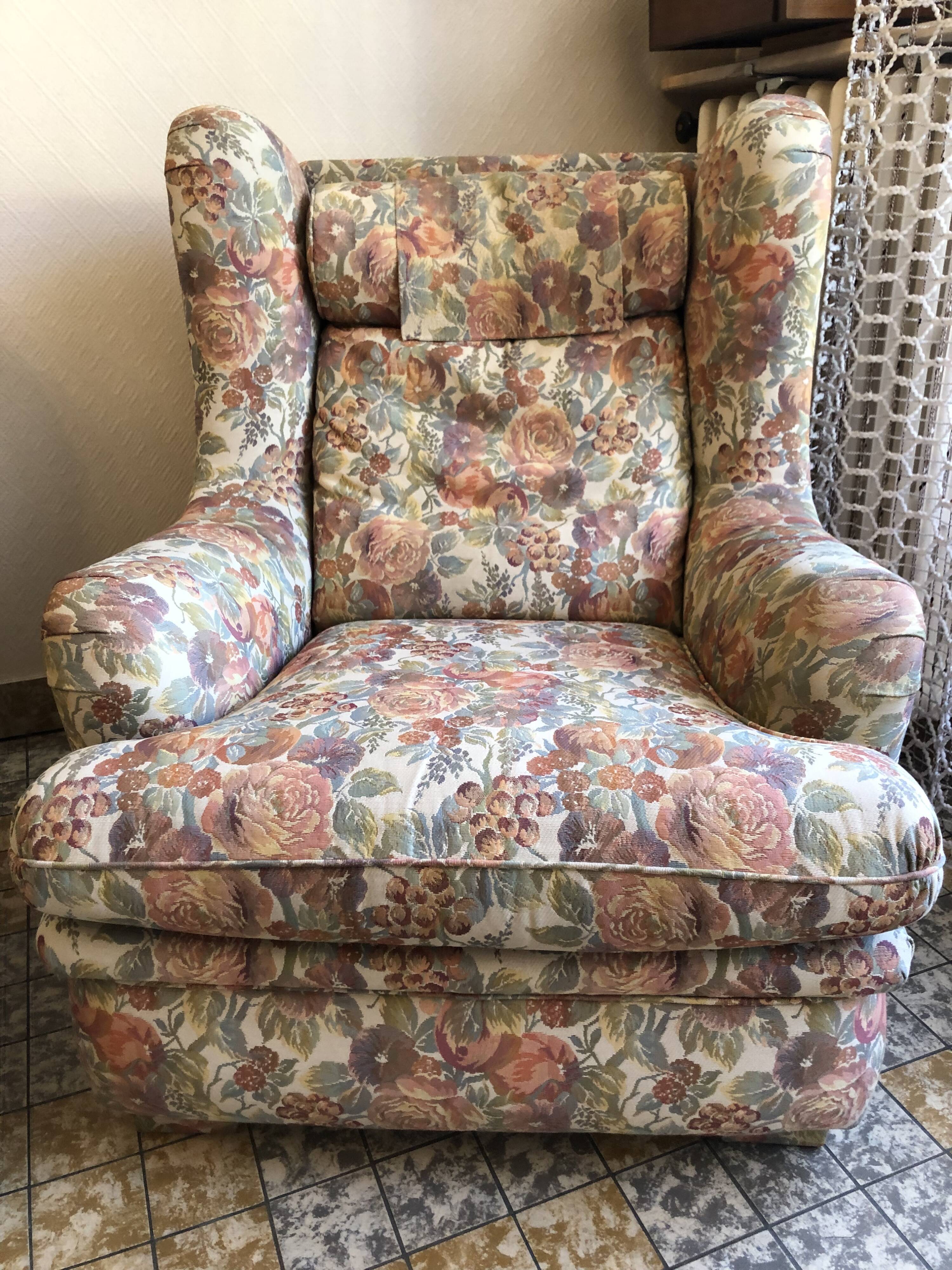 Pair of armchairs in fabric