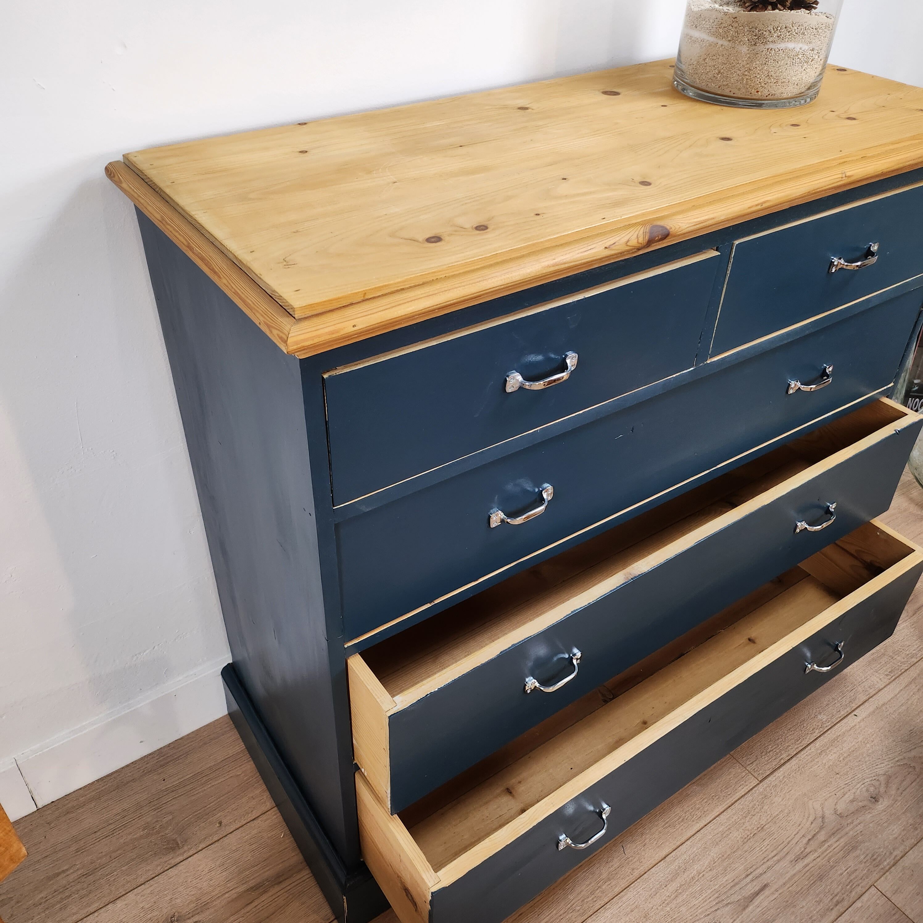 Dressing table