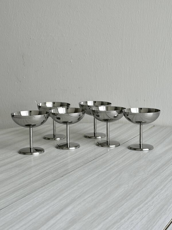 6 petites coupes à dessert en inox sur pied