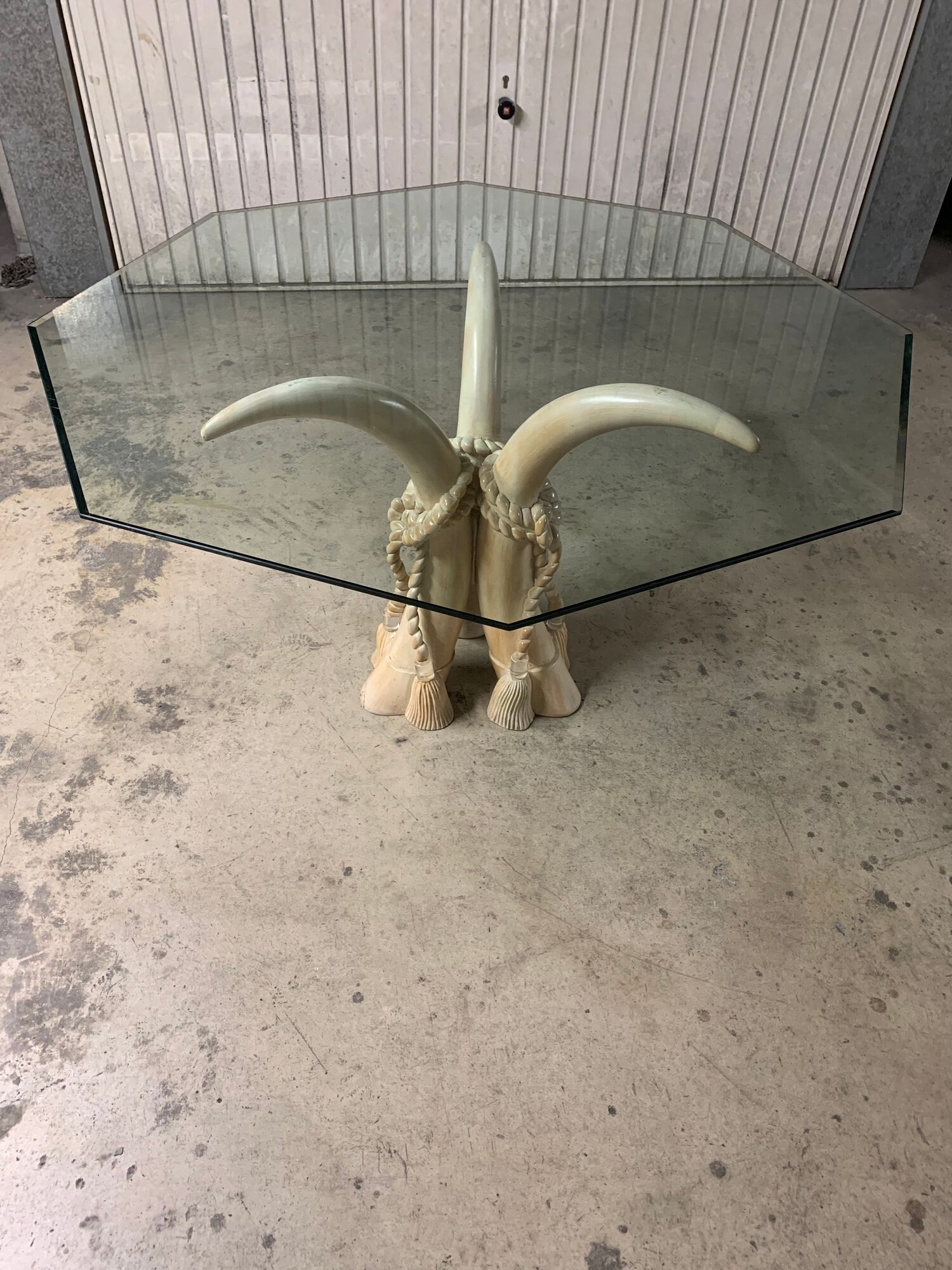 Round table on top of glass base in beige lacquered wood 1970s