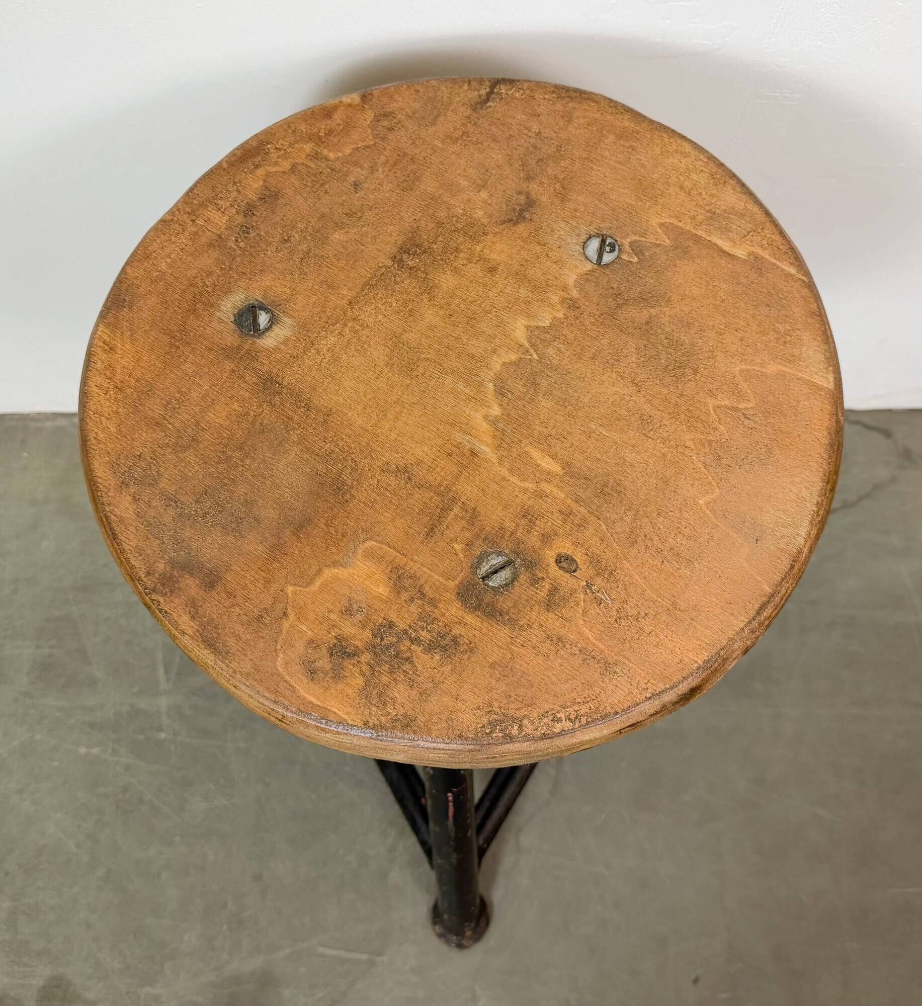 Tabouret pivotant industriel noir, années 1960