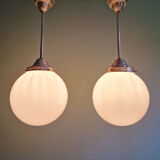 Paire de suspensions Art déco en opaline blanche, 1920-30