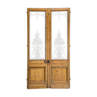 Pair of engraved glass doors from the early 20th century.
