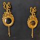 Paire de miroirs ronds en bois doré de style Louis XVI