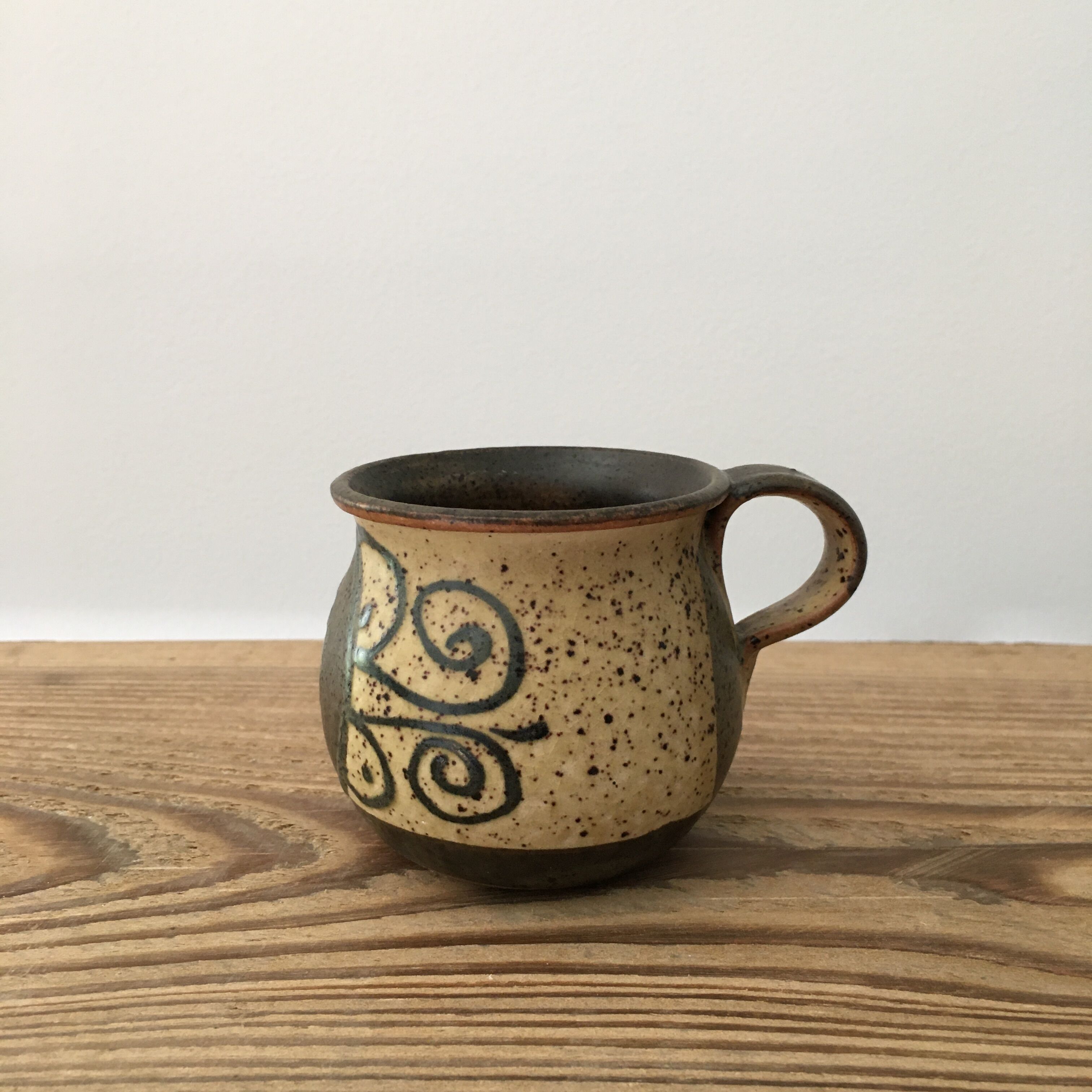 Odetta-style Breton décor cup