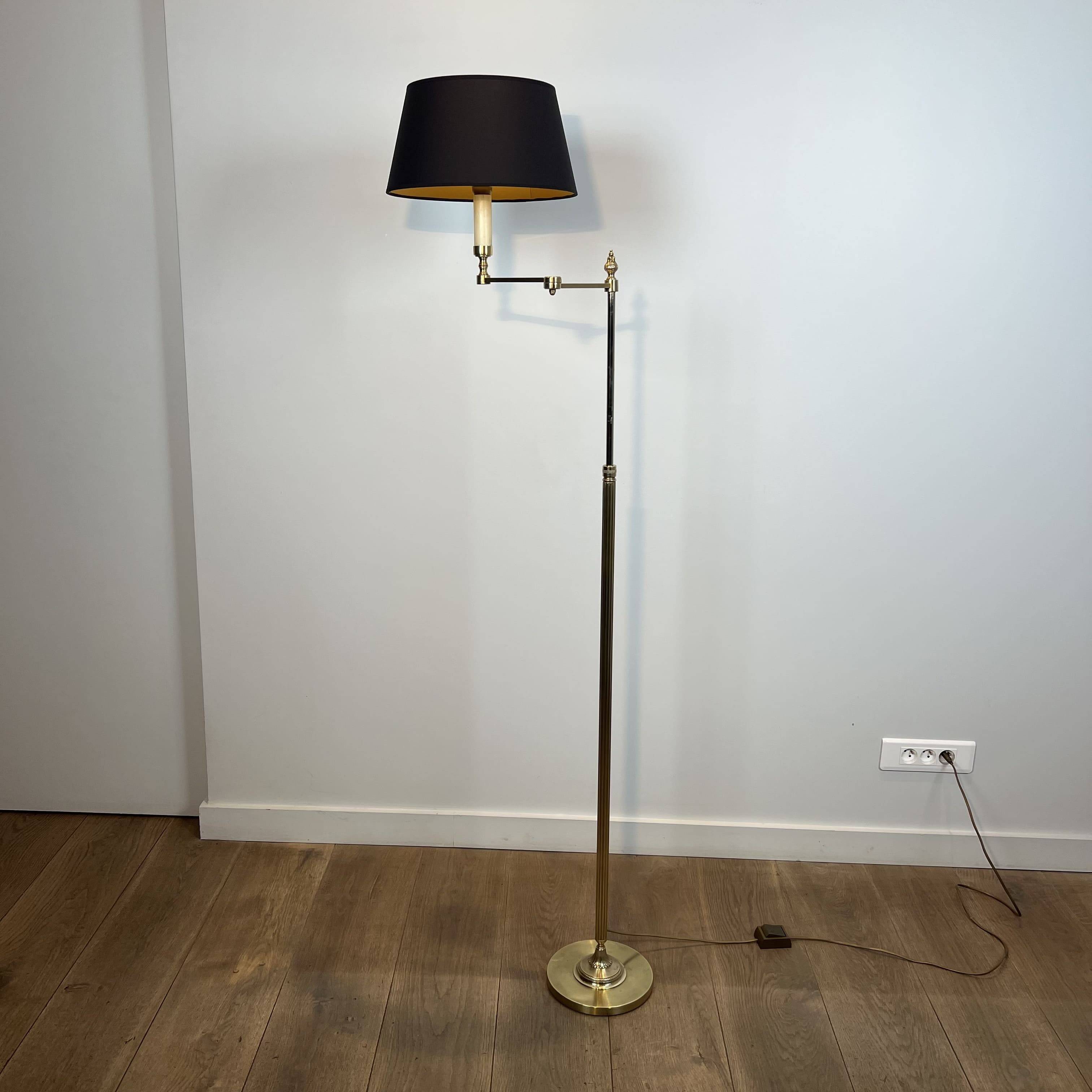 Brass Articulated Arm Reading Lamps in Gold. Neoclassical Style. Work.