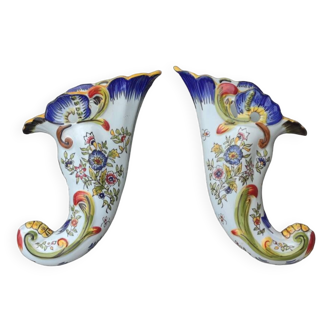 Paire de vases bouquetières corne d abondance