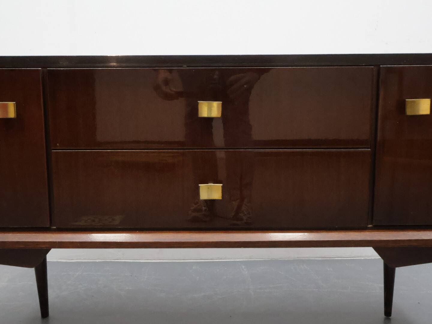 Vintage kaptafel donkerbruin politier