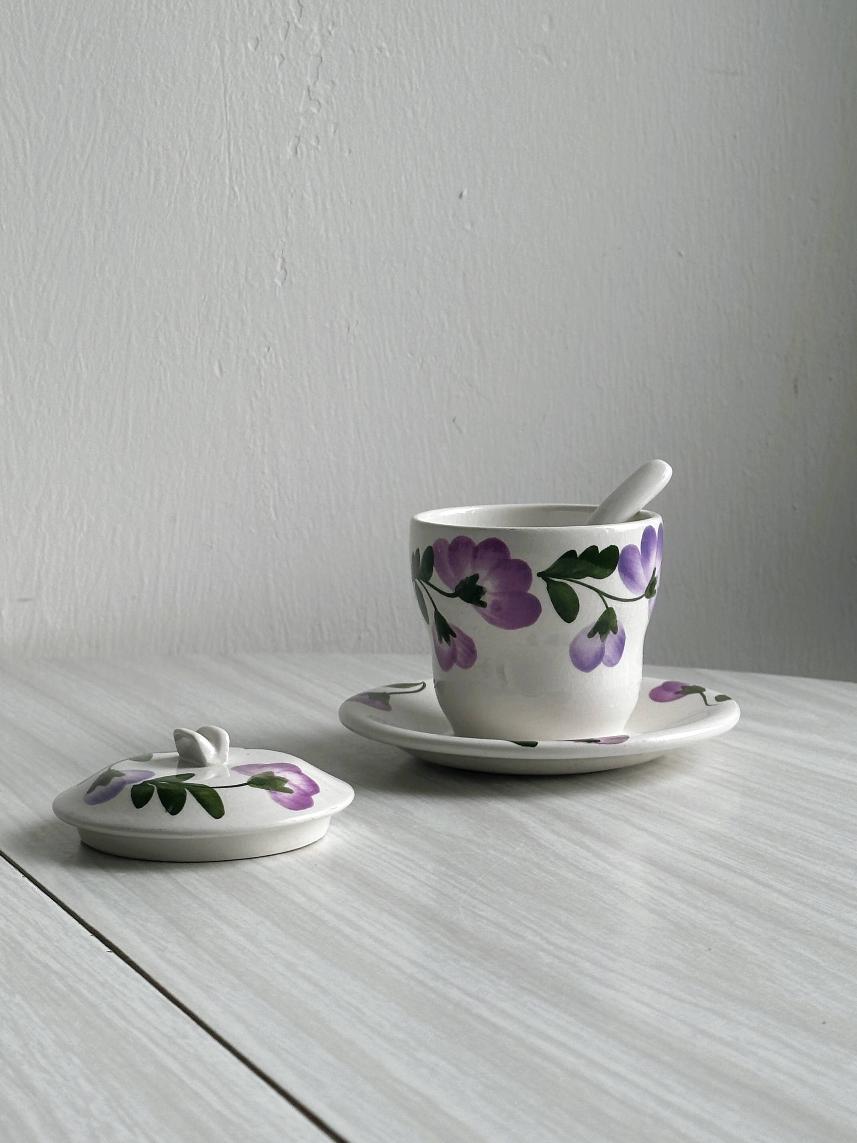 Sugar bowl, jam or honey pot hand painted "Richard Ginori", made in Italy.