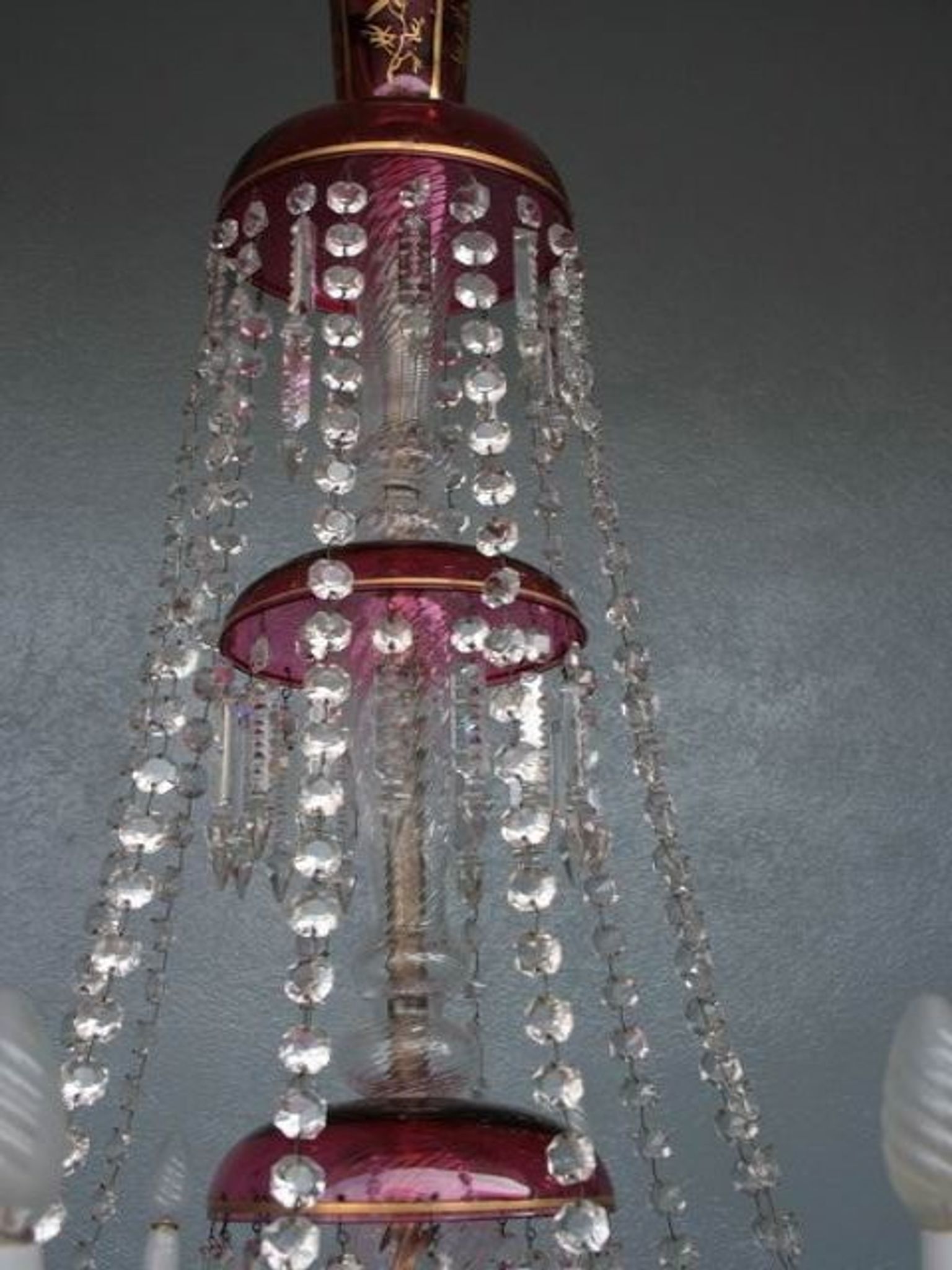Lustre pampilles XIXème verre coloré doré et dorure