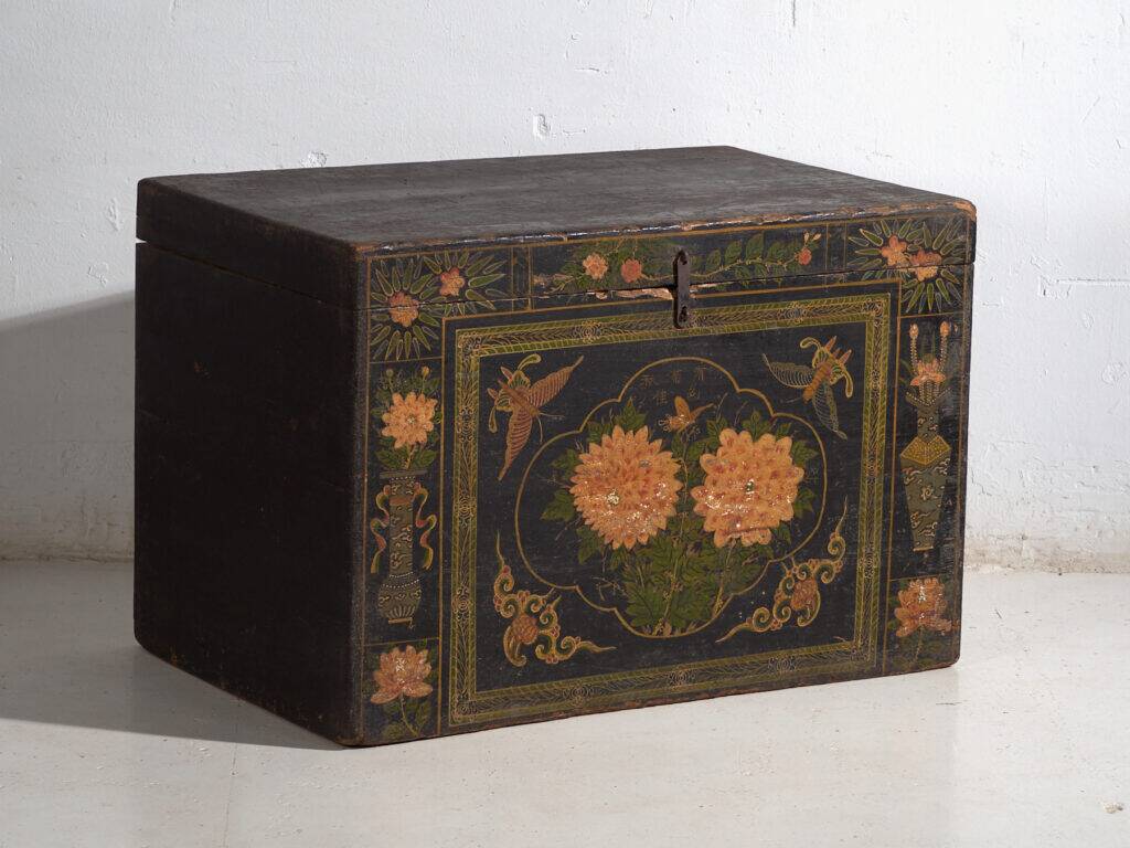Antique Chinese chest painted in pine wood – China, circa 1900