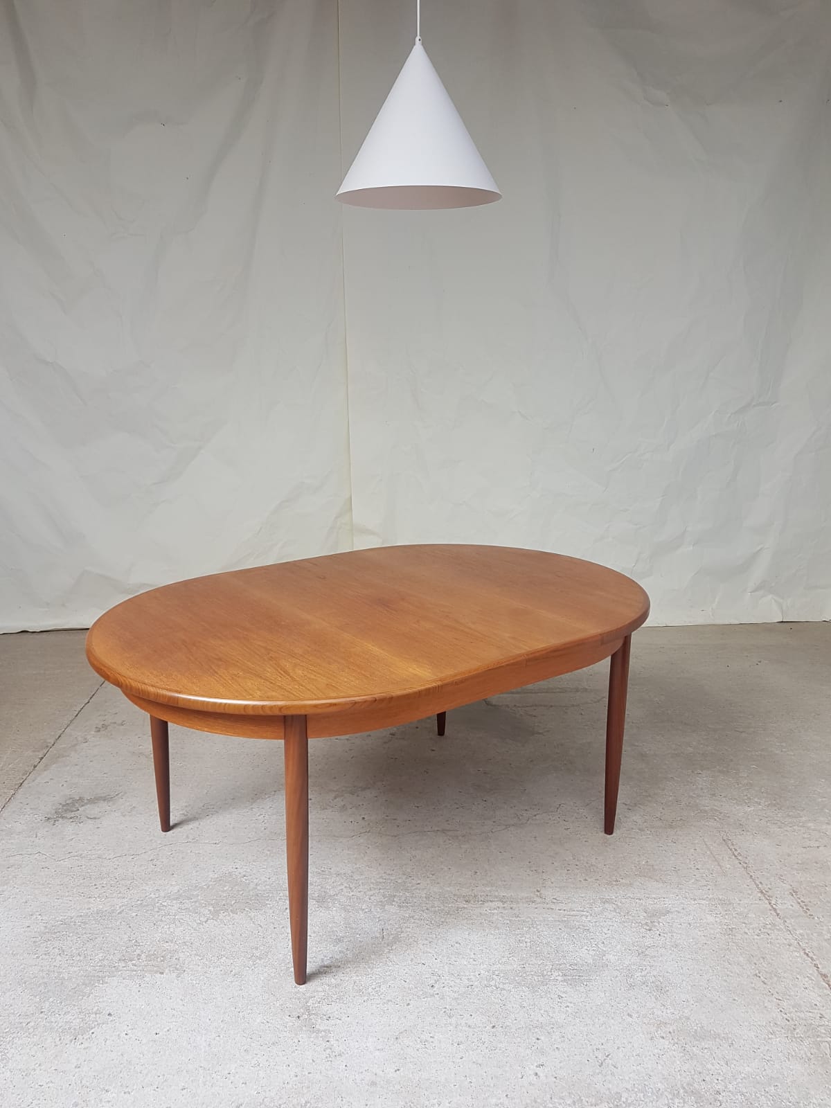 G plan extending oval circular dining table