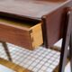 Table de chevet en teck avec tiroir et étagère en osier par Søren Rasmussen des années 1960